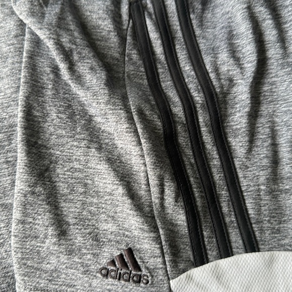 BOYS ADIDAS SHORTS ….. Size 6 $20 - Picture 1 of 3